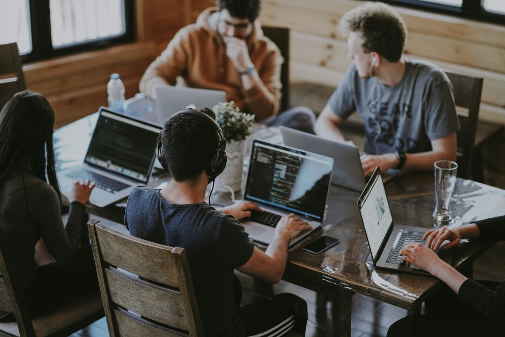 Navigating the World of Online Advertising: Choosing the Right Platforms for Your&nbsp;Business
